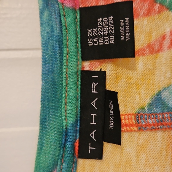 Tahari Shirt Womens Size 2X plus size Tropical Colored Flowers 100% Linen - Picture 2 of 3